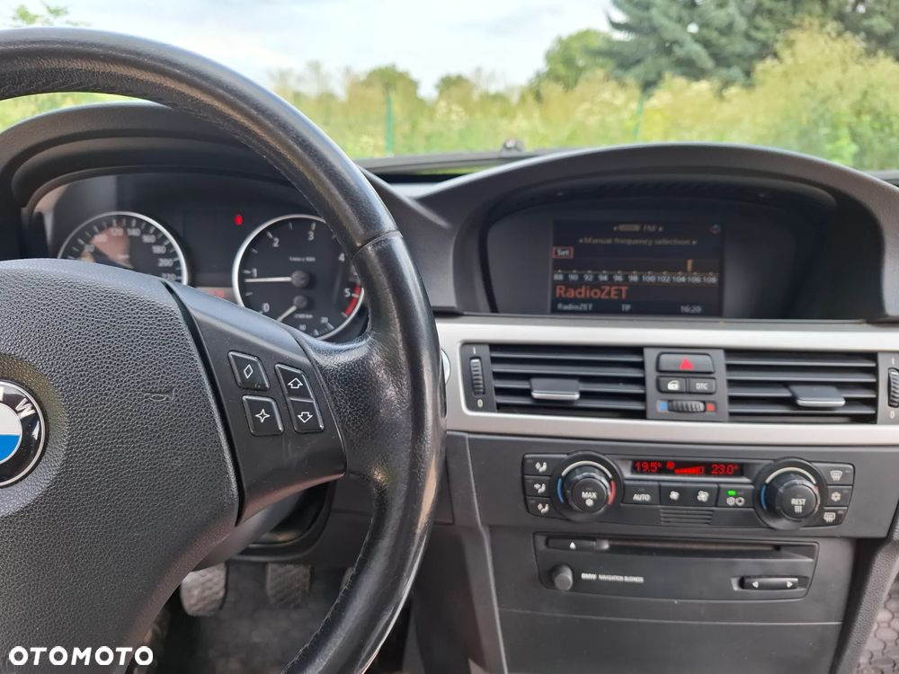 BMW Seria 3 318d - 11