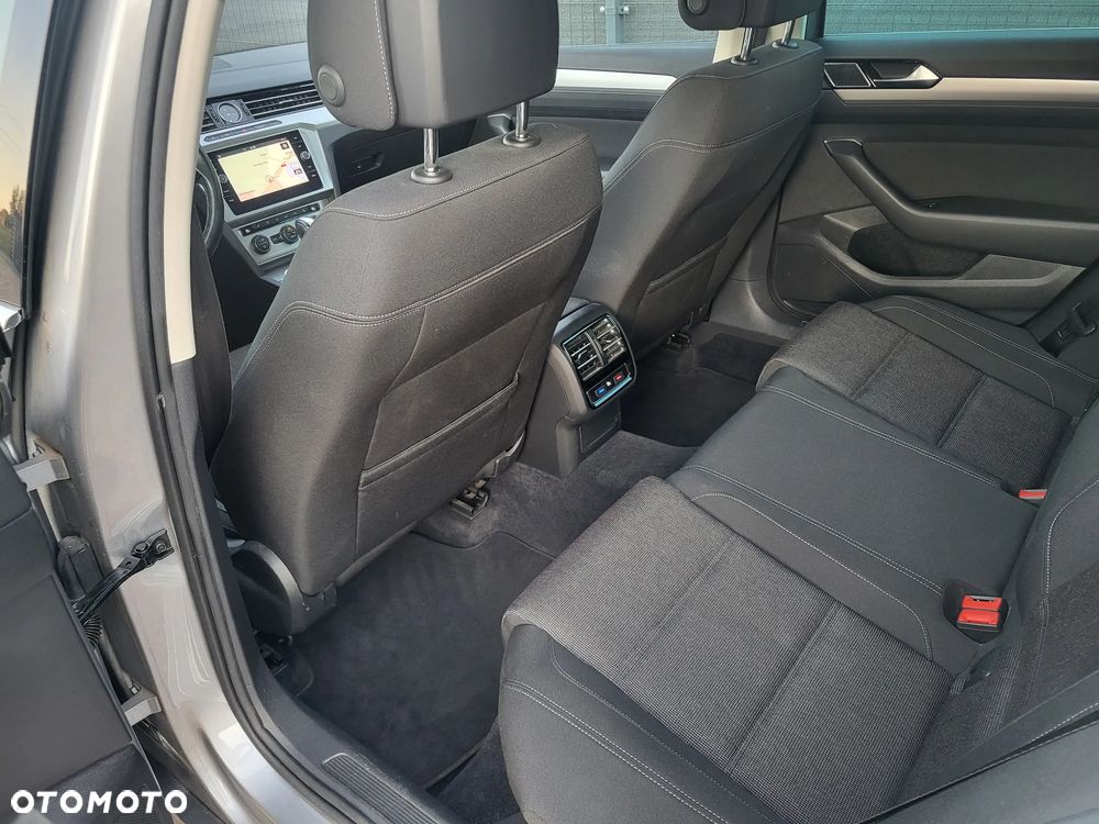 Volkswagen Passat 2.0 TDI SCR DSG Business - 20