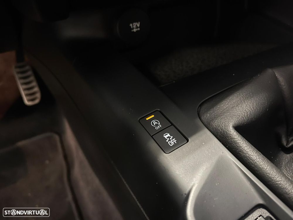 Jaguar E-Pace 2.0 i4D R-Dynamic - 28