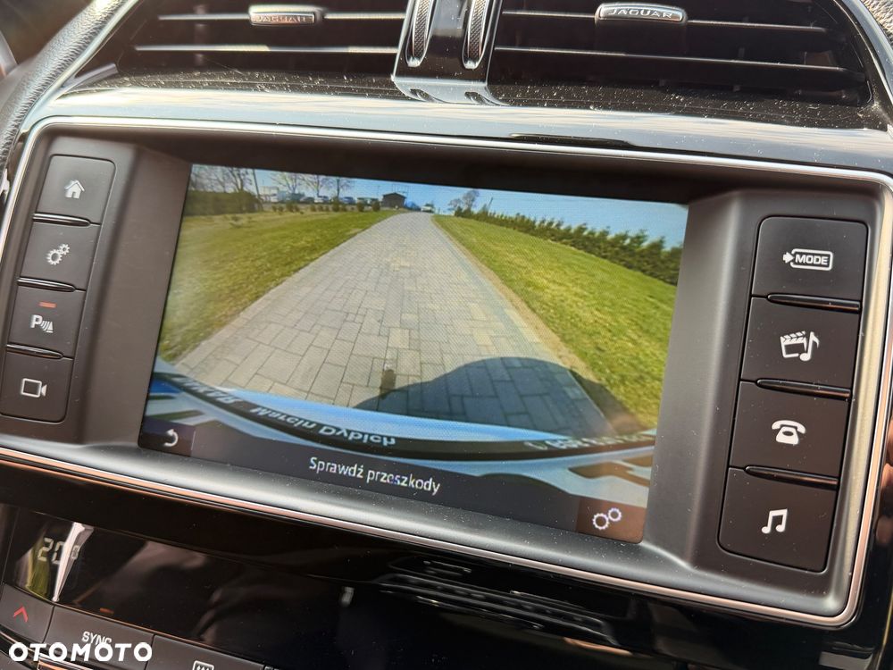 Jaguar F-Pace 2.0 i4D AWD R-Sport - 9