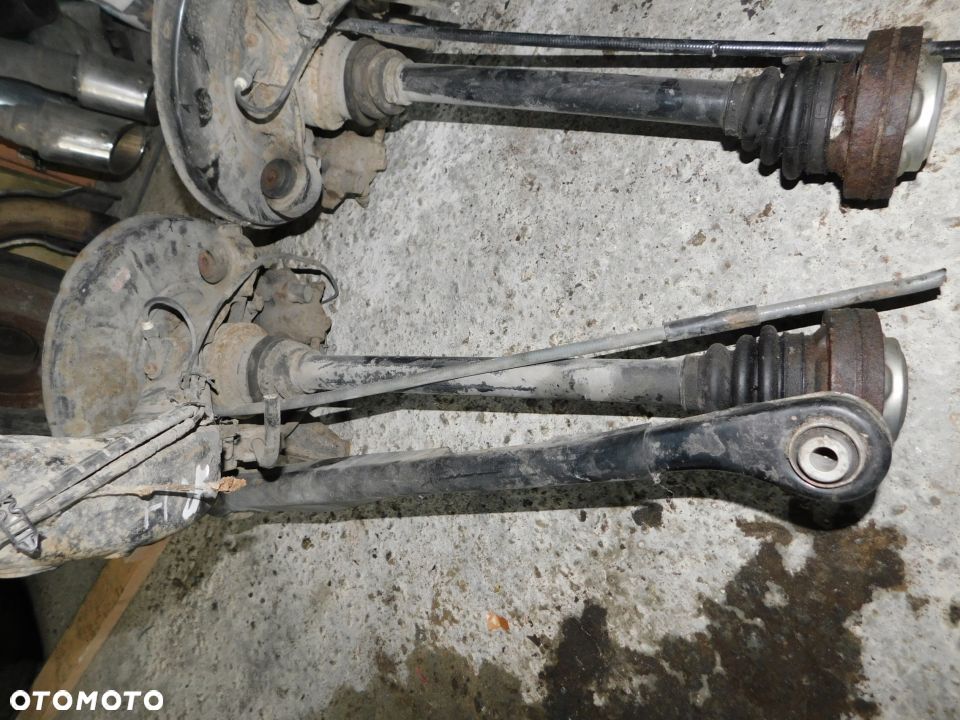 zwrotnica piasta tył lewa BMW X3 E83 - 3