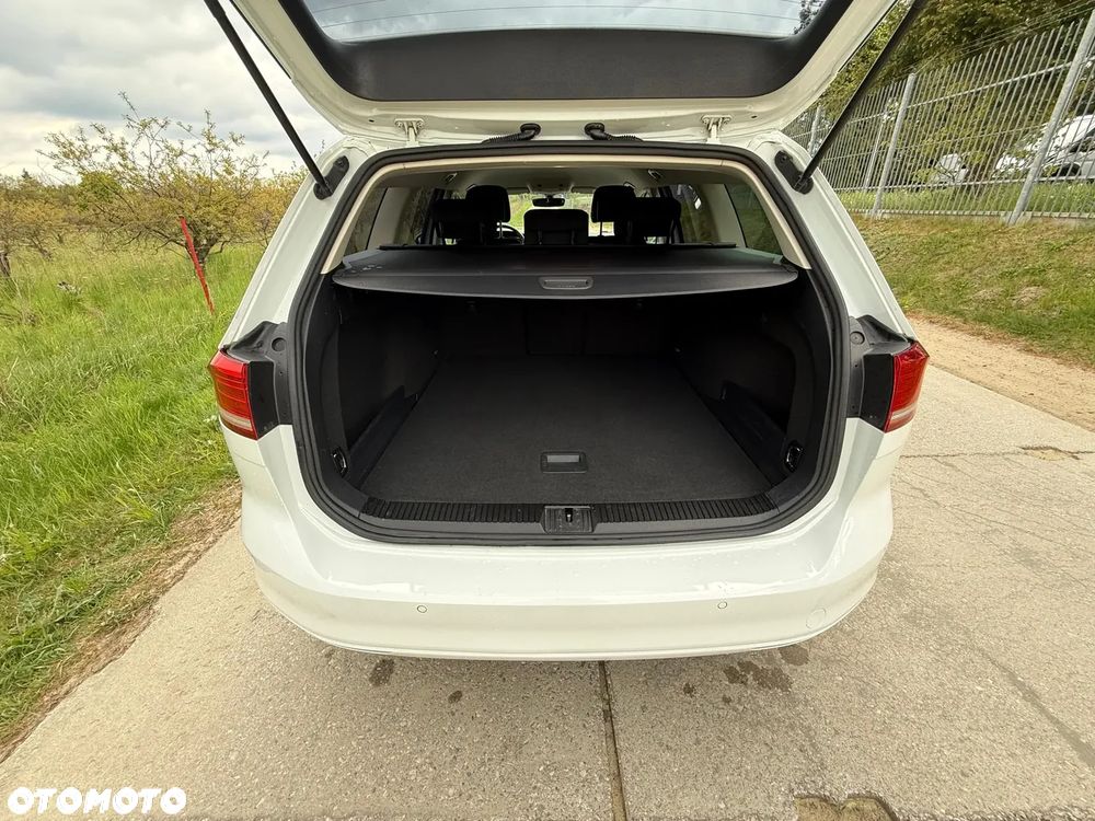 Volkswagen Passat - 31