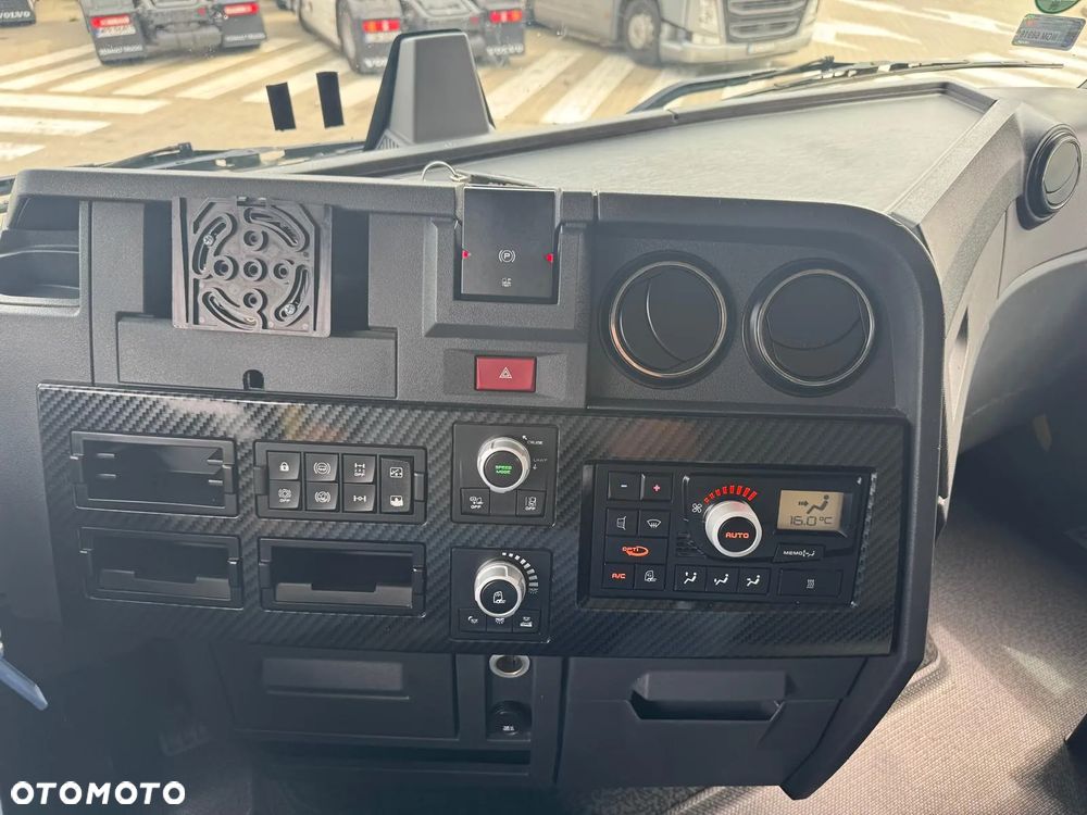 Renault T480 High Cab - 10