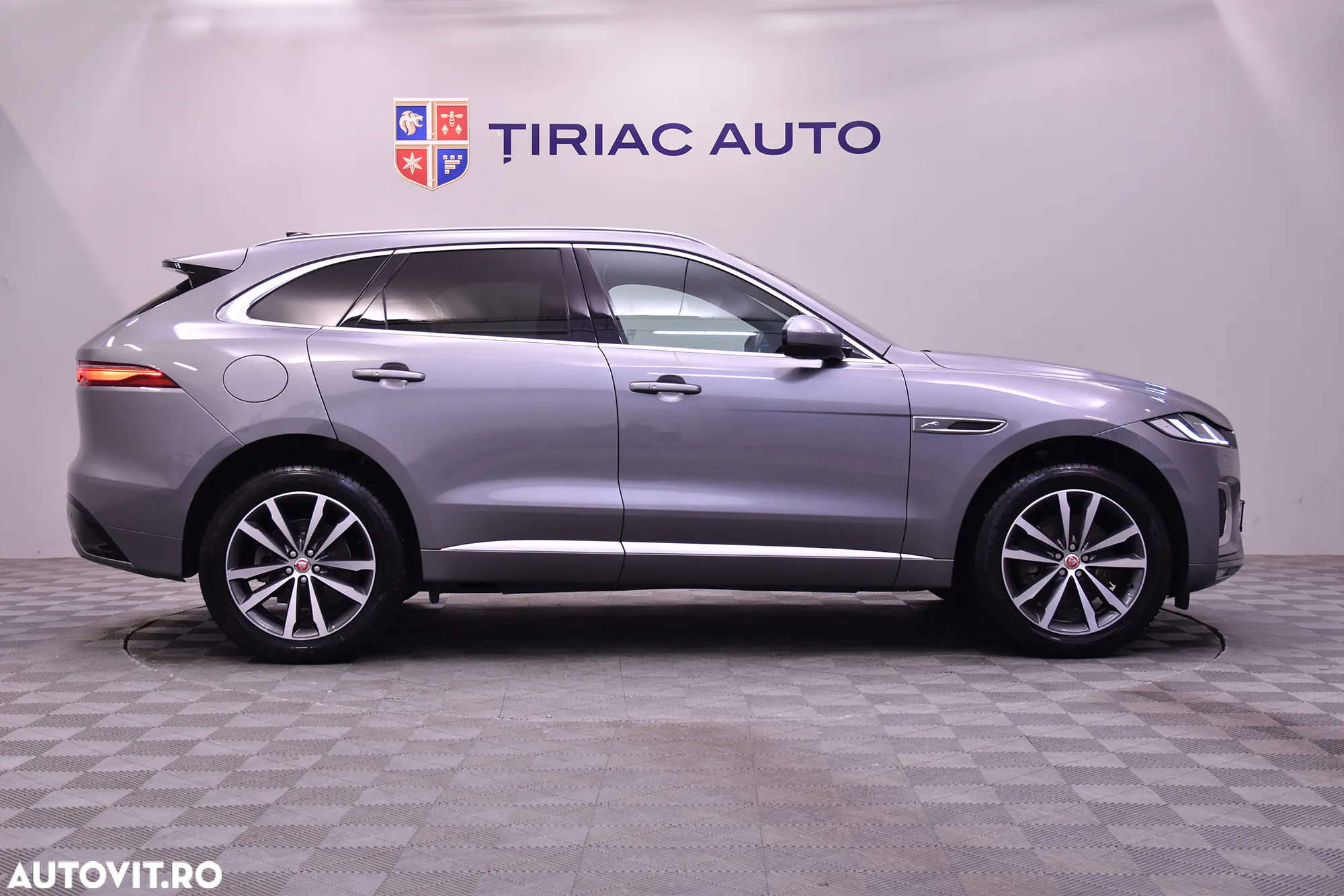 Jaguar F-Pace D200 AWD R-Dynamic SE - 6