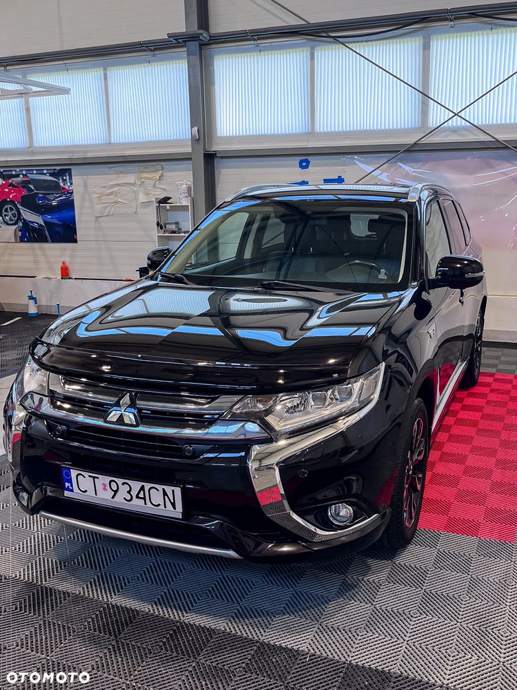 Mitsubishi Outlander 2.0 4WD Plus - 5
