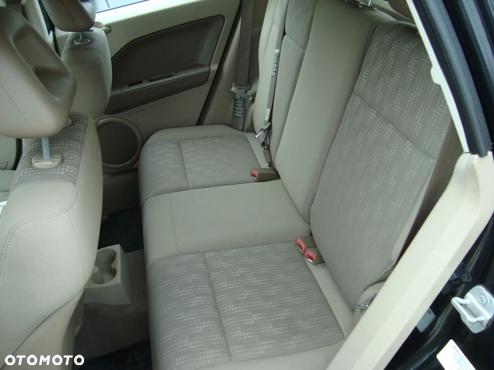 Dodge Caliber - 10