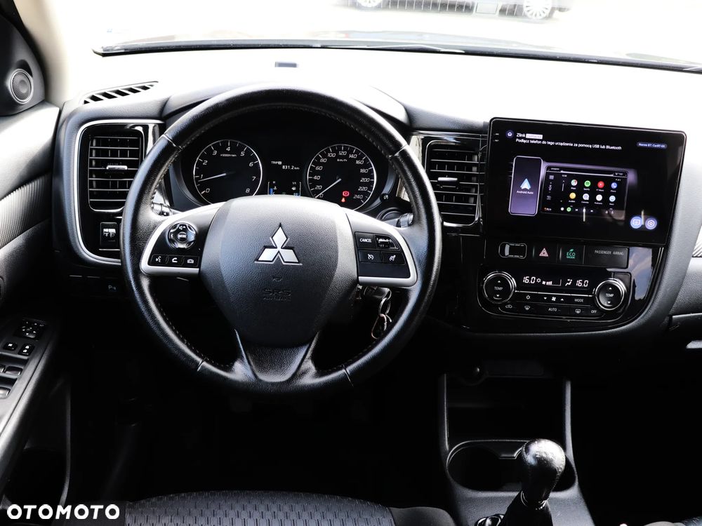 Mitsubishi Outlander 2.0 Intense 2WD - 29
