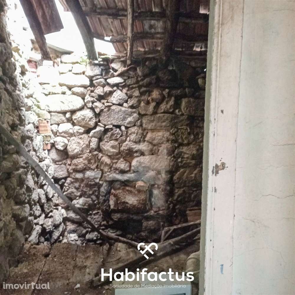Moradia para restaurar em Tondela, com grande potencial e localização - Grande imagem: 5/14