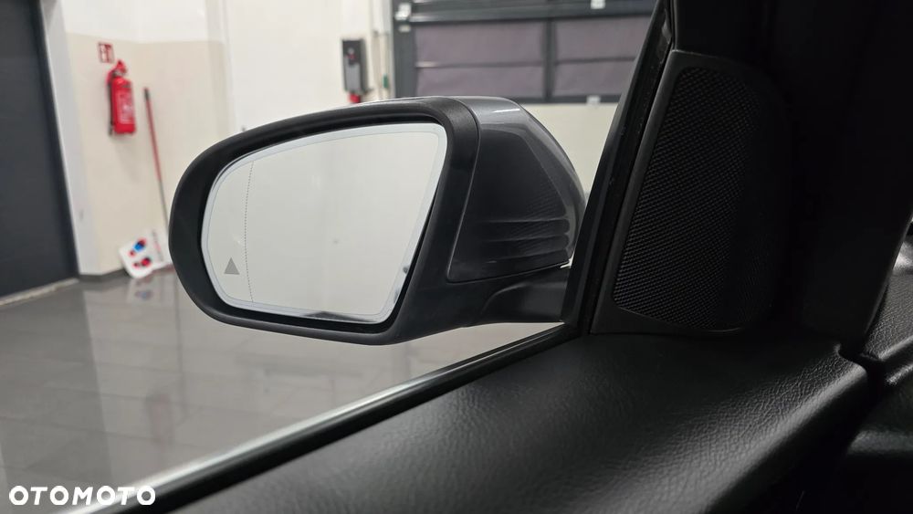 Mercedes-Benz GLC 300 d 4Matic 9G-TRONIC AMG Line Plus - 26