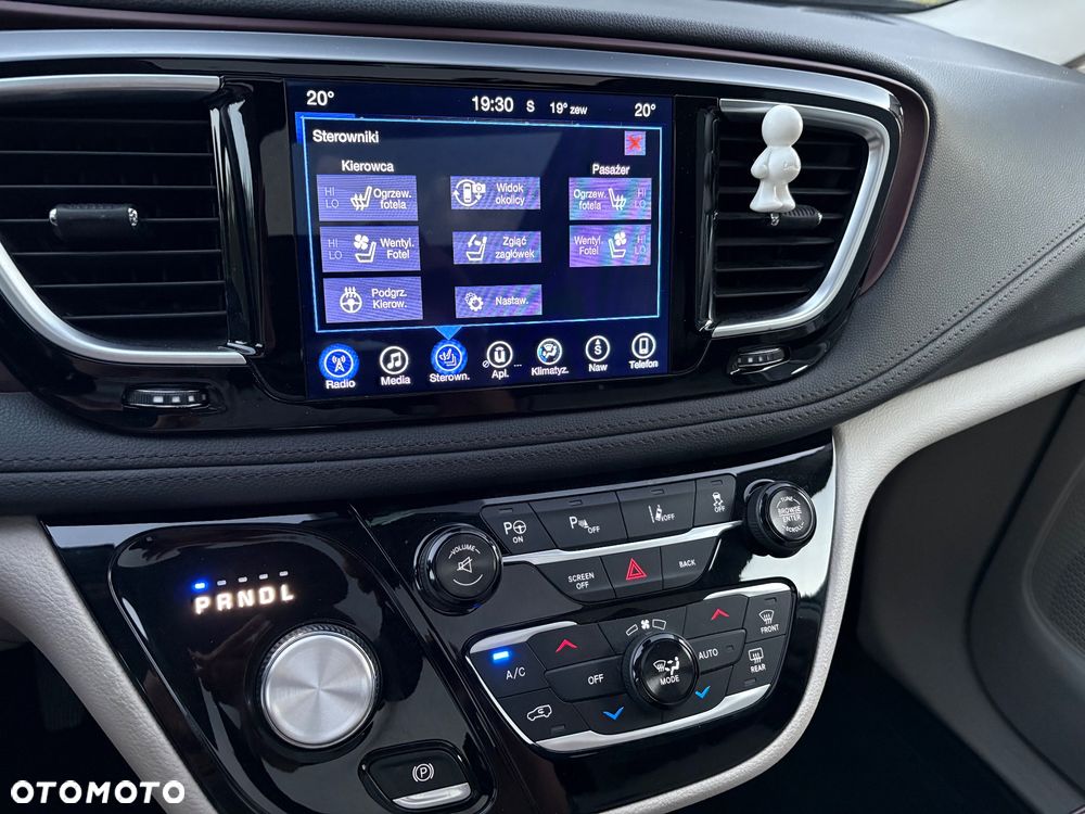Chrysler Pacifica - 30