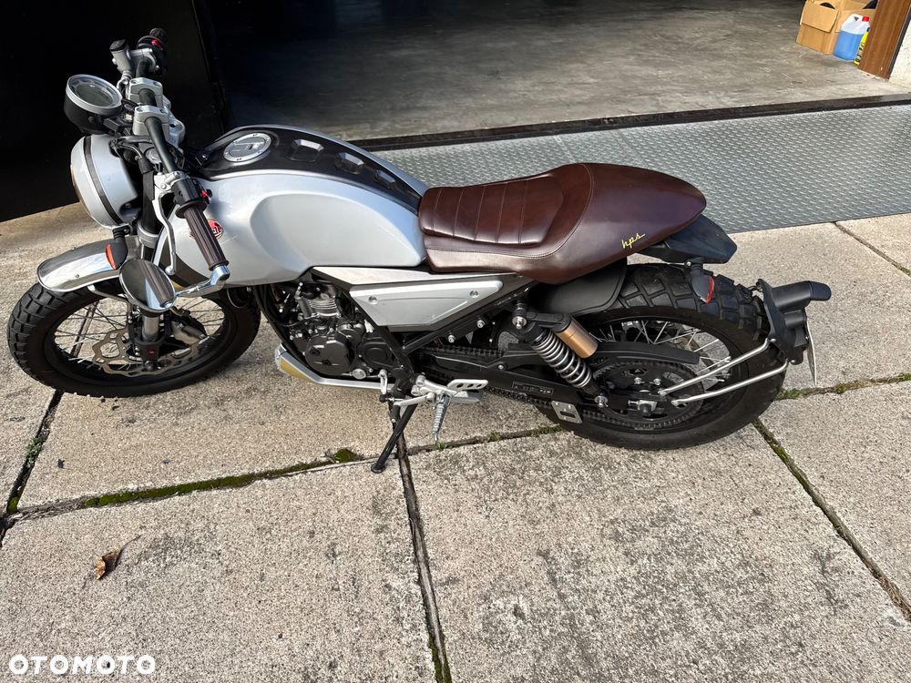 Mondial HPS 125 - 4