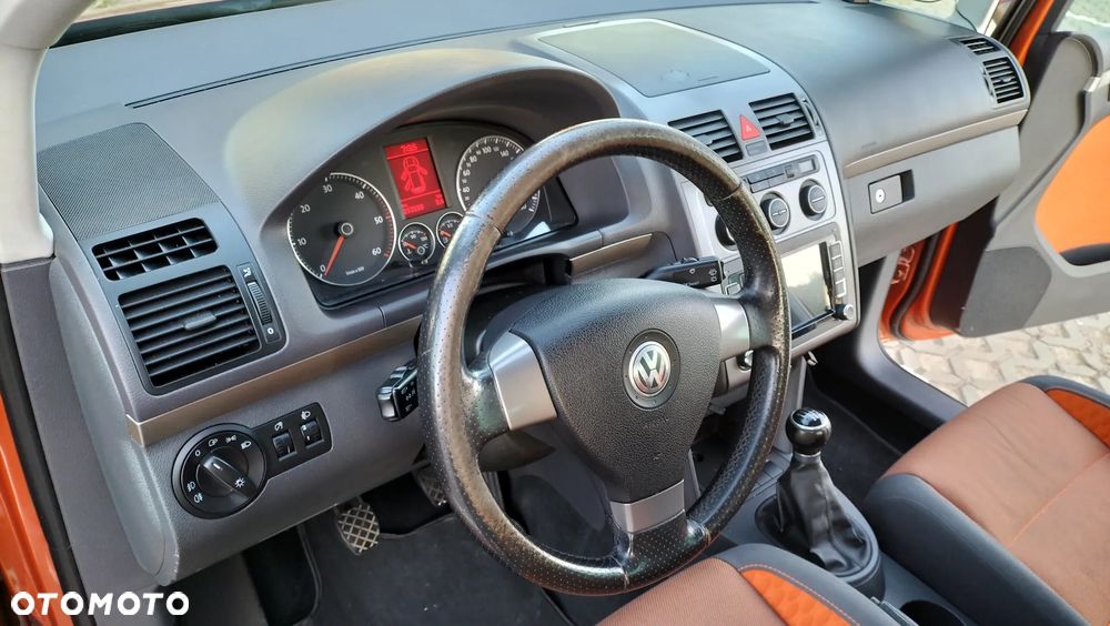 Volkswagen Touran - 19