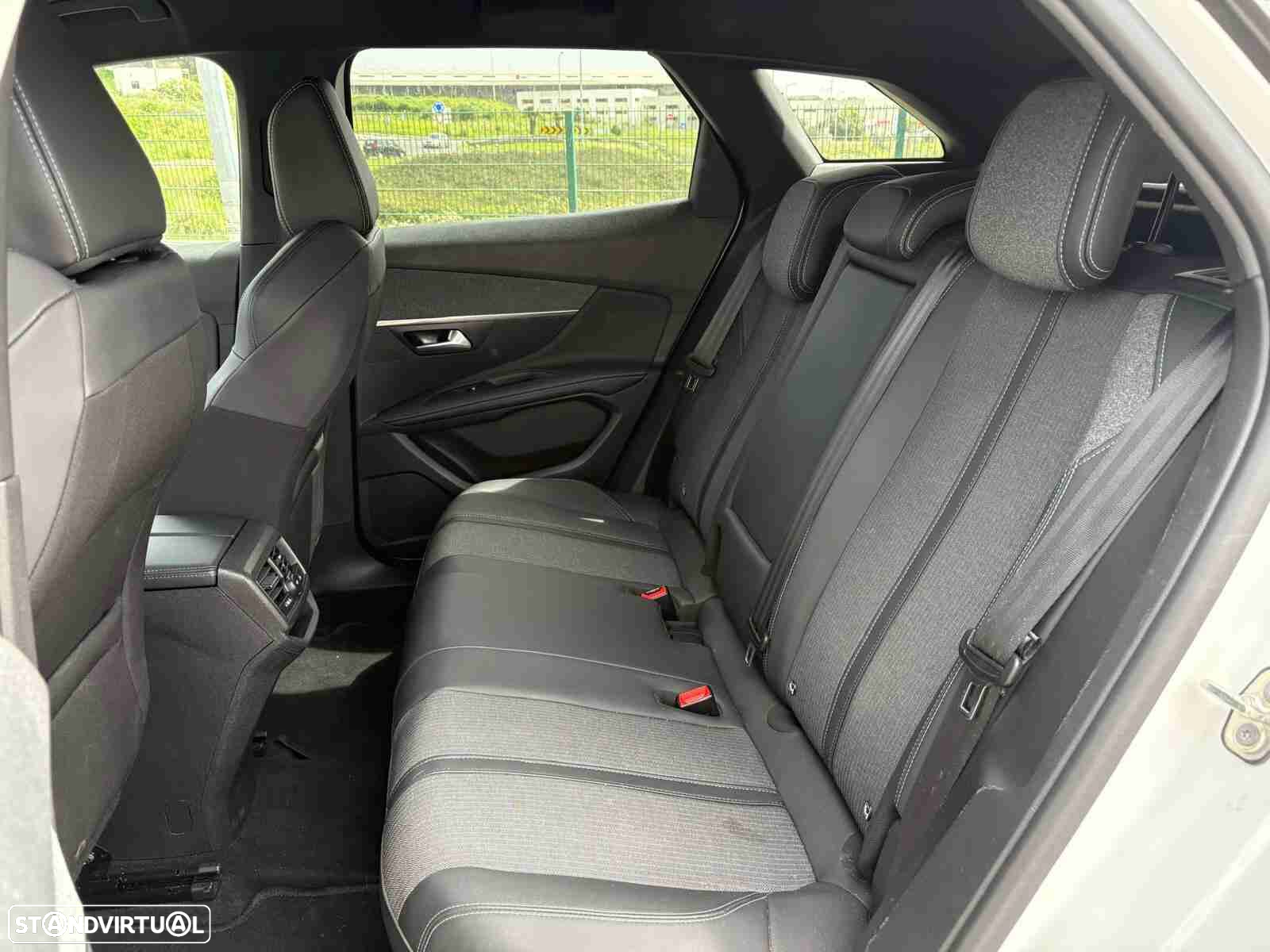 Peugeot 3008 1.5 BlueHDi Allure Pack EAT8 - 6
