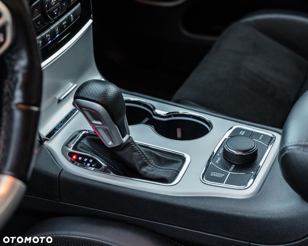 Jeep Grand Cherokee - 24