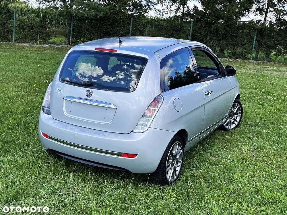 Lancia Ypsilon - 3