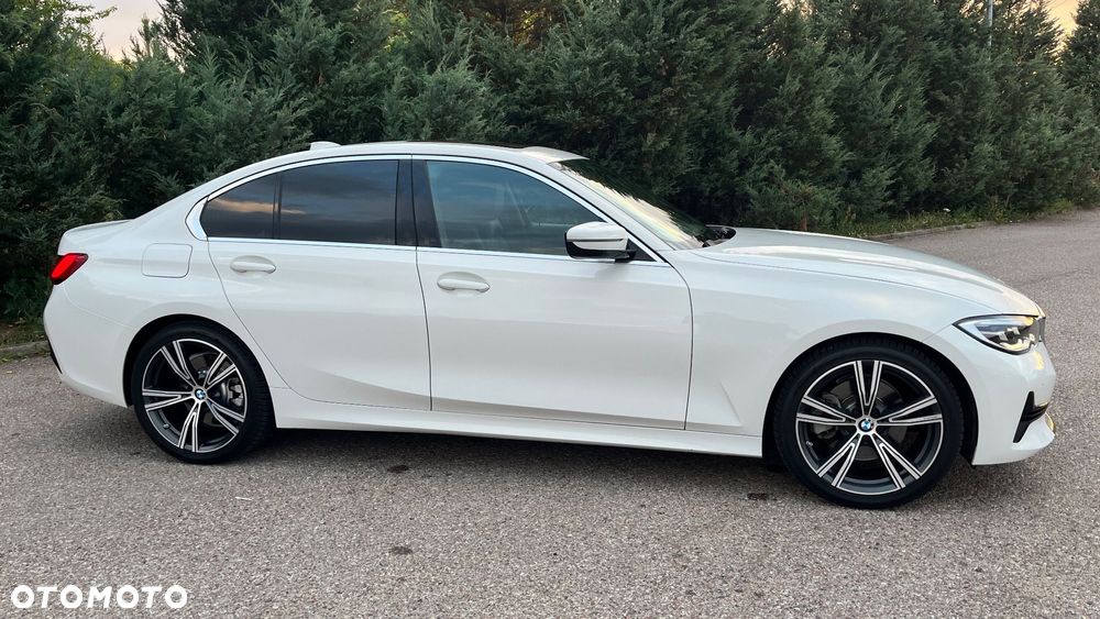 BMW Seria 3 330i Sport Line - 3