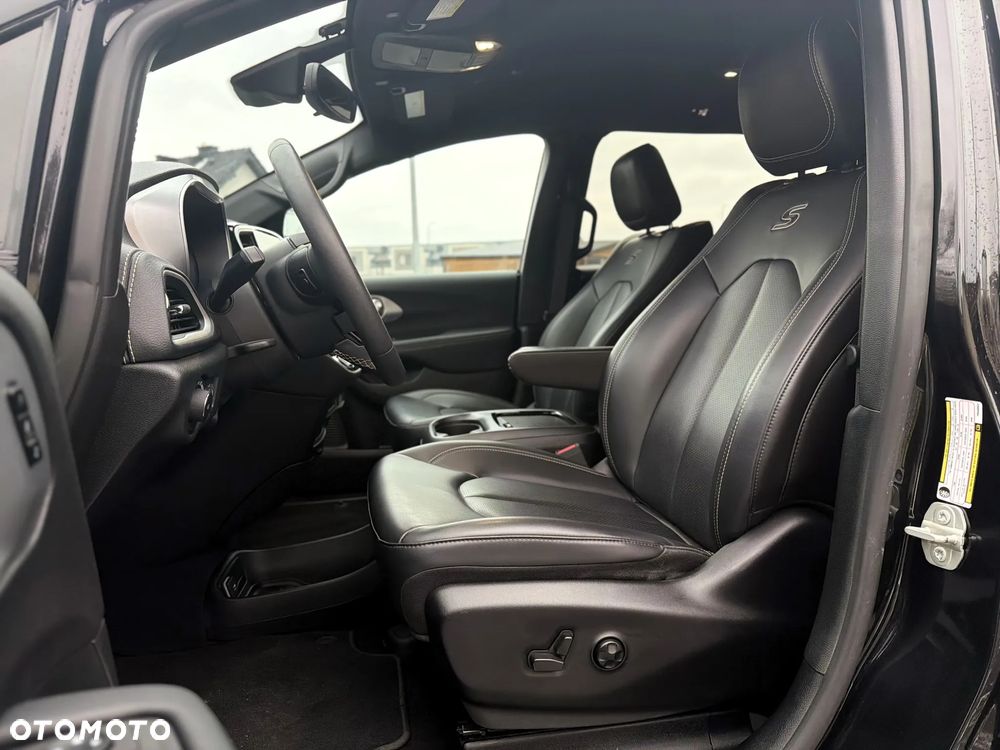 Chrysler Pacifica - 10