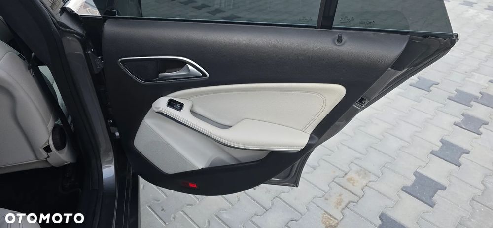 Mercedes-Benz CLA 220 4-Matic - 24