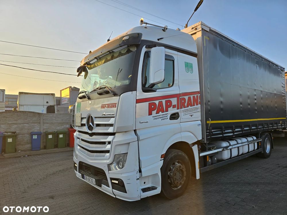 Mercedes-Benz 1842 - 1