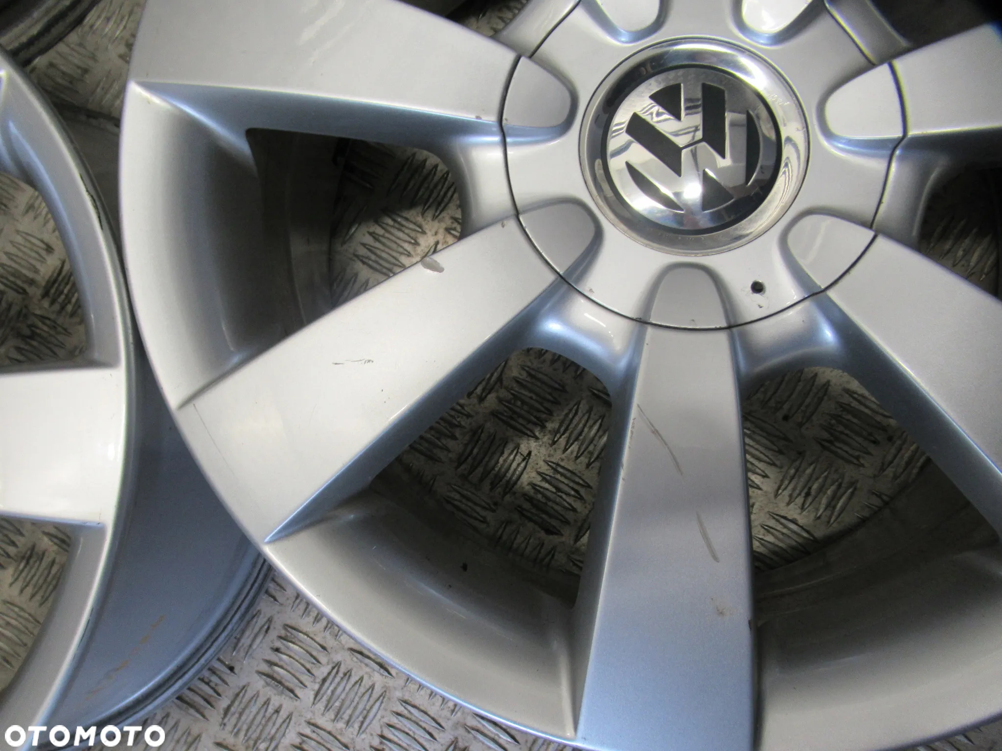 Felgi Vw New Beattle Gplf IV Taigo T-Cross 6,5Jx16 et42 5x100 - 10