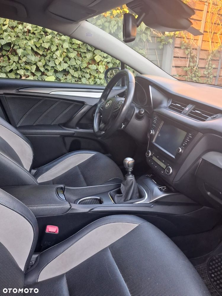 Toyota Avensis 2.0 D-4D Prestige - 29