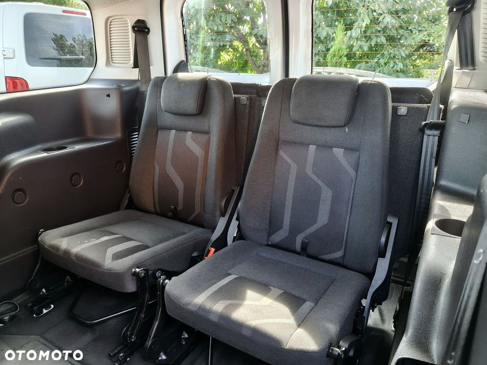 Ford Transit Connect - 25