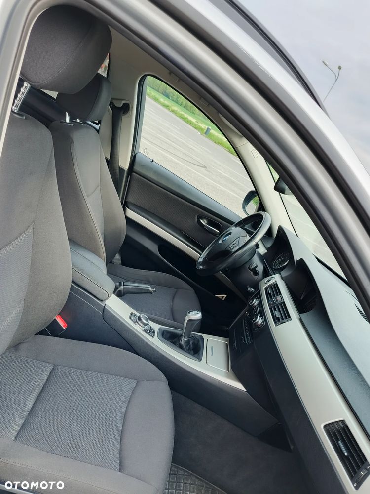 BMW Seria 3 318d - 5