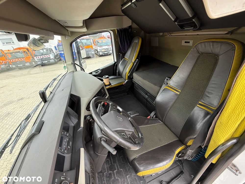 Volvo FH16 650 6x4 EURO6 CIĄGNIK SIODŁOWY Z HYDRAULIKĄ - 11