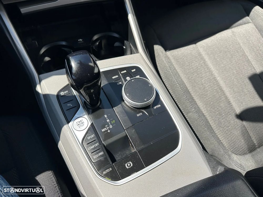 BMW 320 d Touring Auto - 11