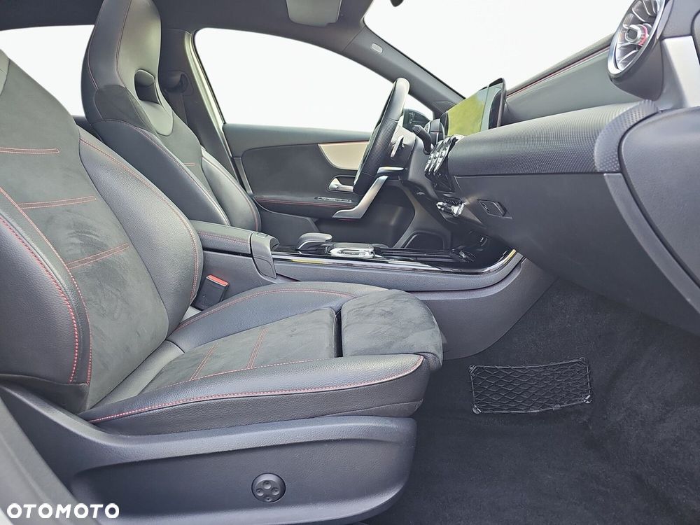 Mercedes-Benz Klasa A 220 4-Matic AMG Line 7G-DCT - 34