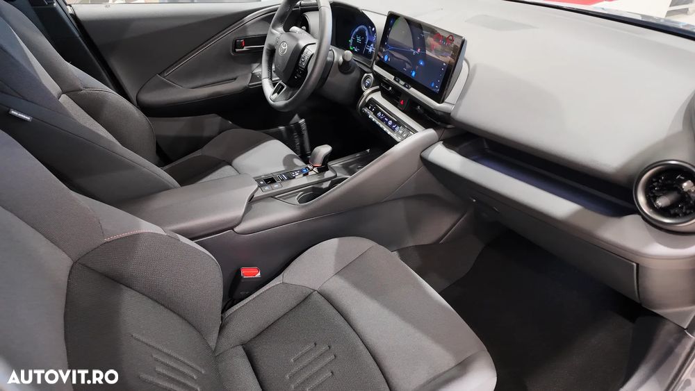 Toyota C-HR 1.8 Hybrid Team Deutschland - 12