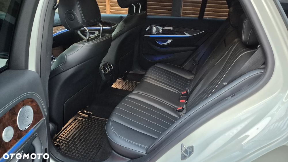 Mercedes-Benz Klasa E 400 4Matic 9G-TRONIC Exclusive - 13