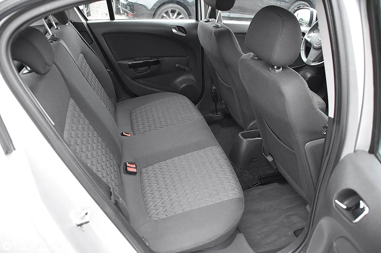Opel Corsa 1.2 16V Cosmo - 8