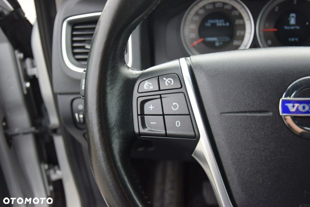 Volvo V60 D4 Momentum - 35