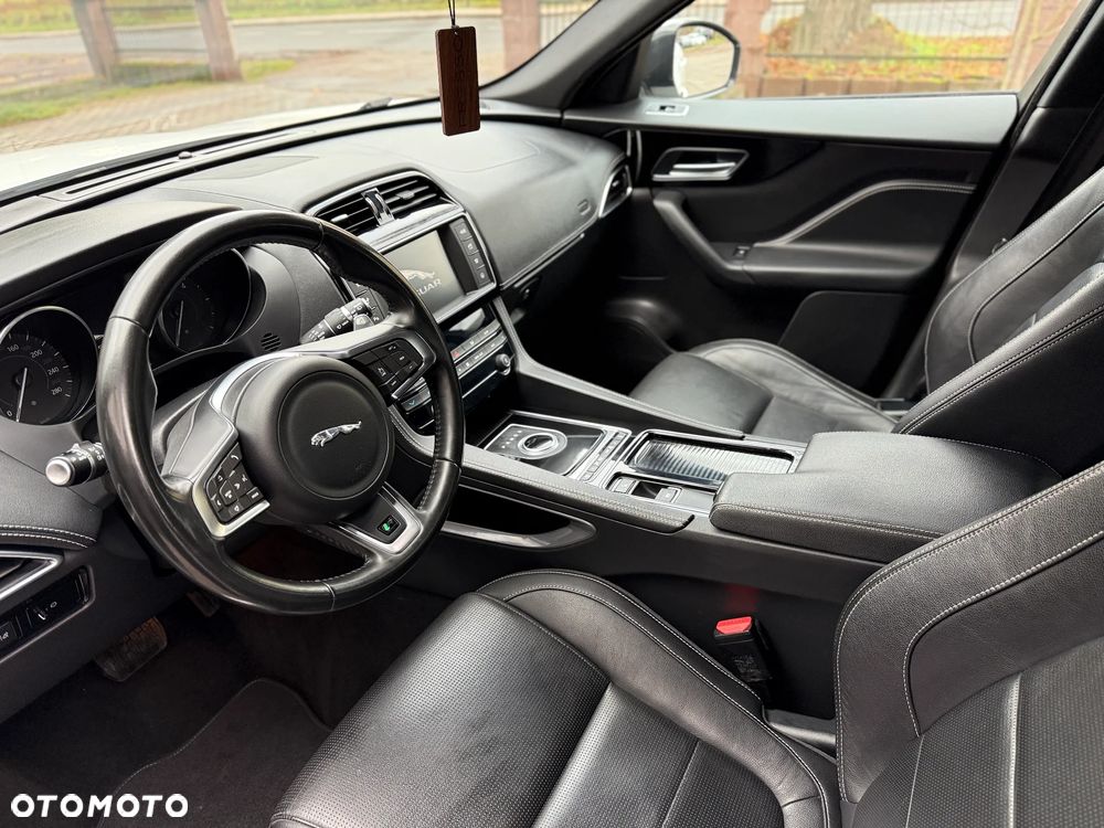 Jaguar F-Pace 20d AWD R-Sport - 20