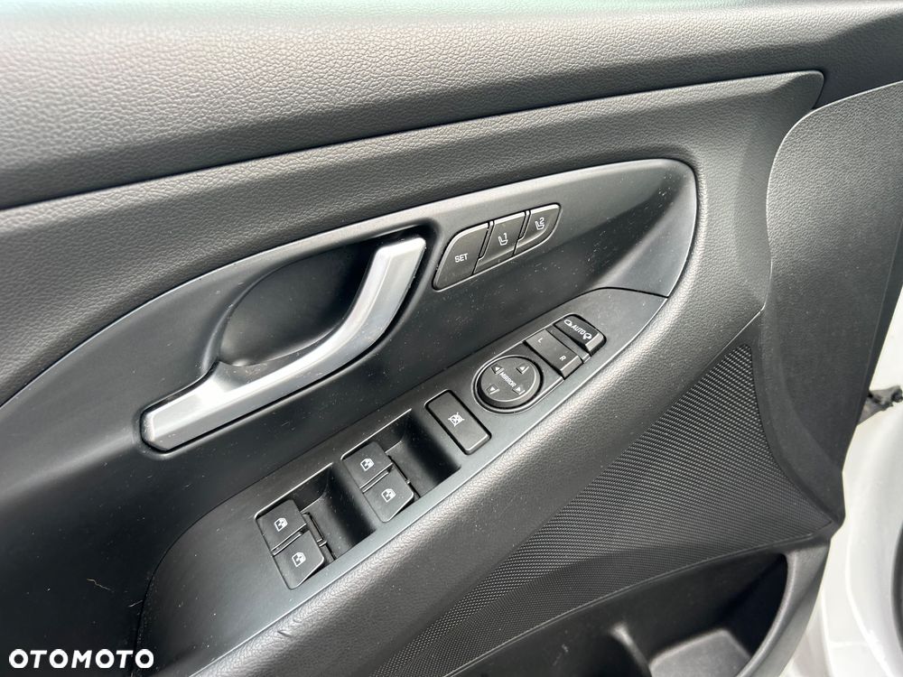 Hyundai i30 1.5 T-GDI 48V-Hybrid DCT N-Line - 11