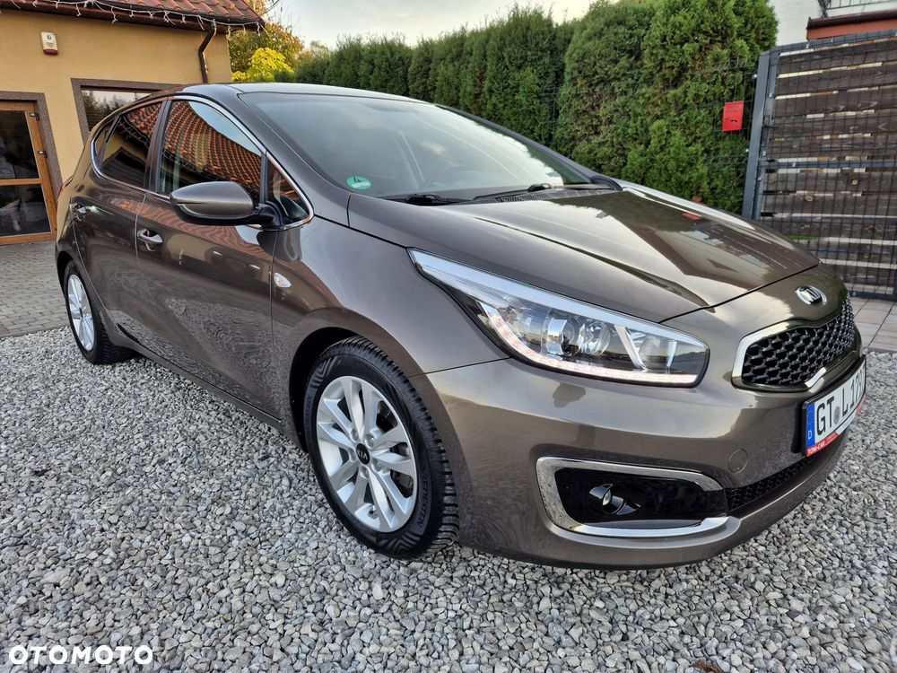 Kia Ceed 1.6 GDI Dream Team Edition - 11