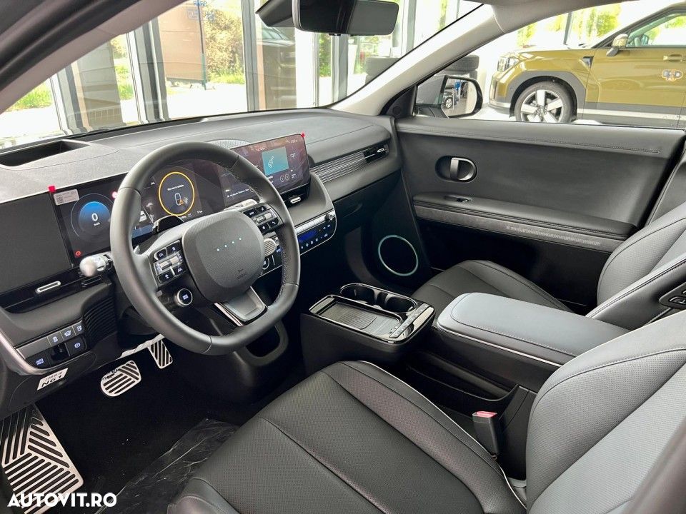 Hyundai IONIQ - 3