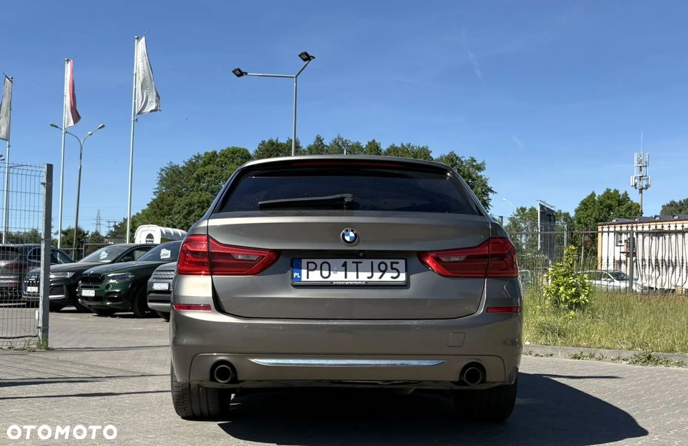 BMW Seria 5 530d xDrive Luxury Line - 7