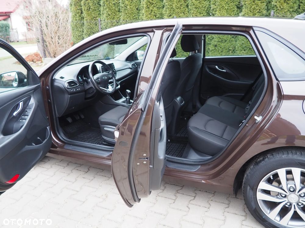 Hyundai i30 1.6 D Comfort - 24