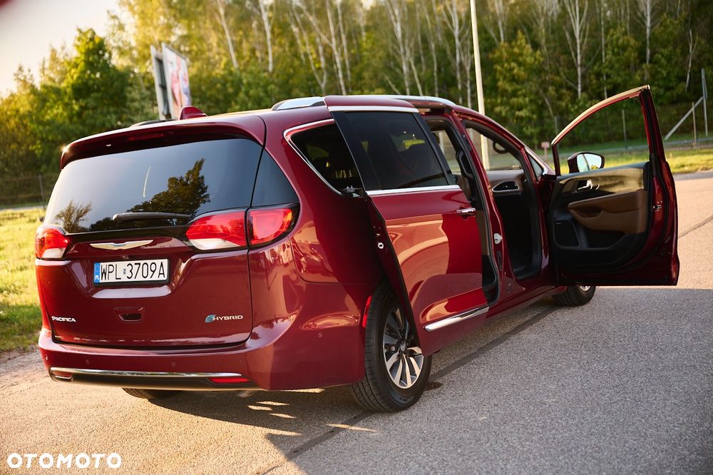 Chrysler Pacifica - 17
