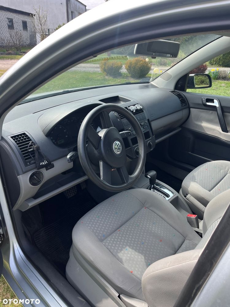 Volkswagen Polo 1.4 16V Trendline - 8
