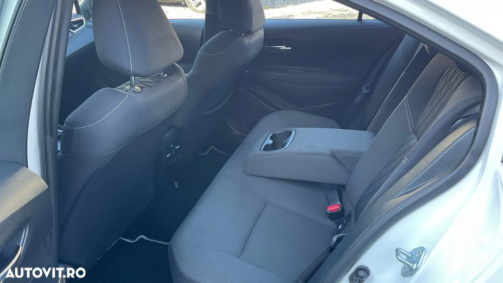 Toyota Corolla 1.8 HSD Business - 38
