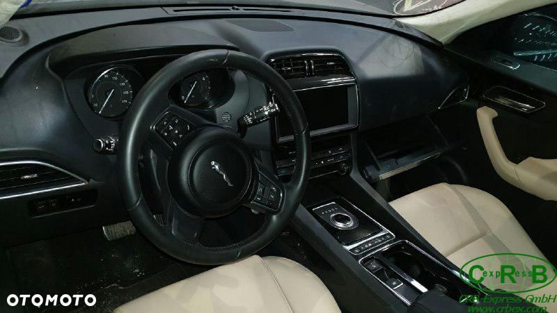 Jaguar F-Pace 30t AWD Prestige - 14