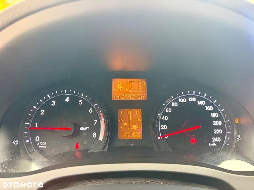 Toyota Avensis 1.8 Sol NAVI - 21