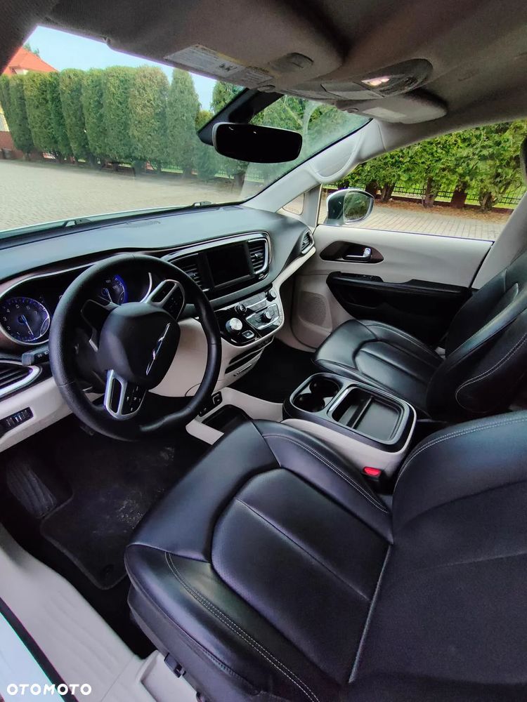 Chrysler Pacifica - 9
