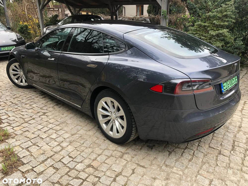 Tesla Model S - 5