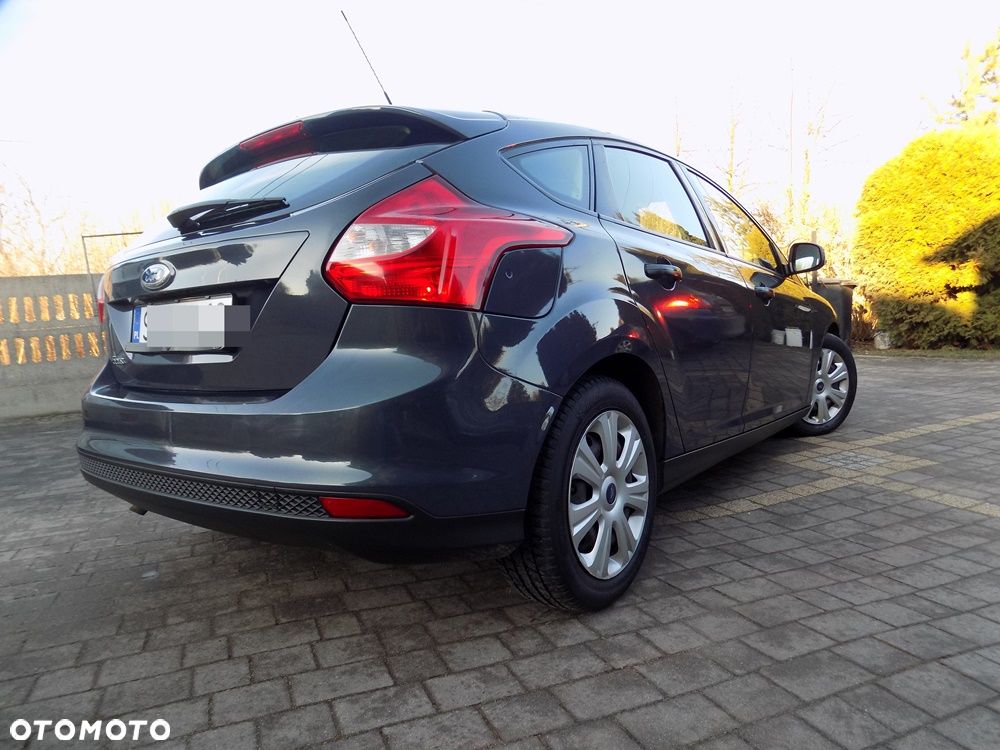Ford Focus 1.6 Edition - 16