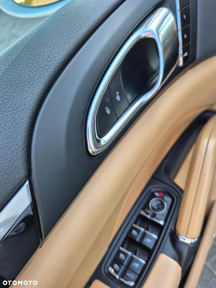 Porsche Cayenne - 16