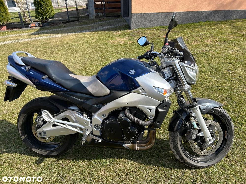 Suzuki GSR - 4
